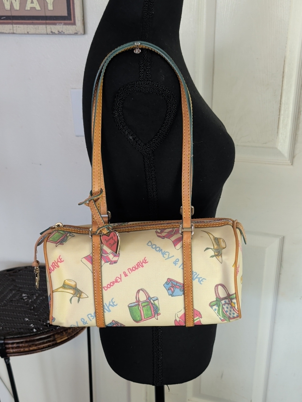 Dooney & Bourke Beach Tote Bag Coated Canvas Leather Purse Vintage Y2K